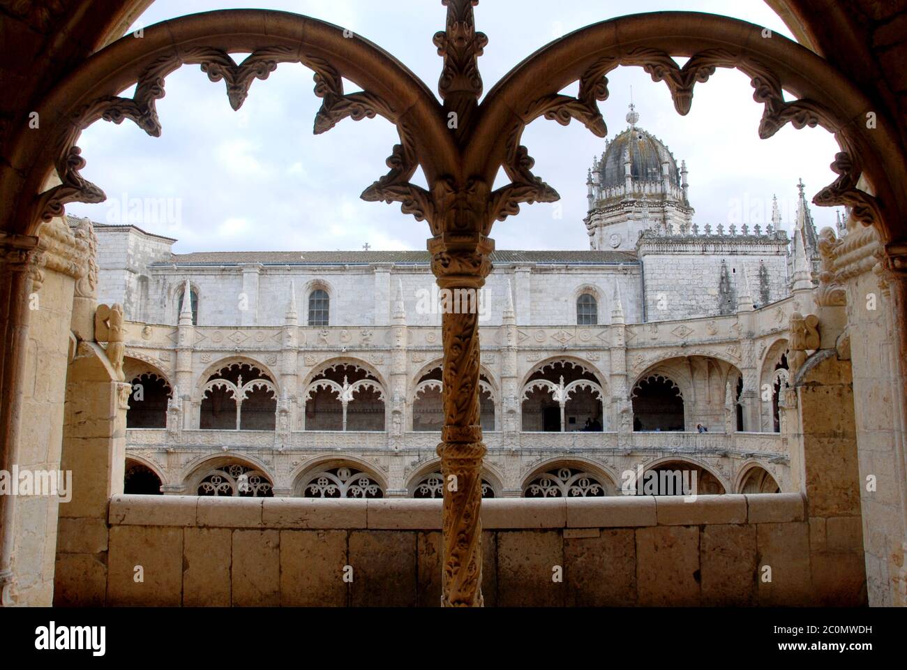 Il Monastero di Jerónimos si trova a Belém. E' in stile Manueline. Dedicato dal re Manuel i a Vasco da Gama per scoprire la rotta per l'India. Foto Stock