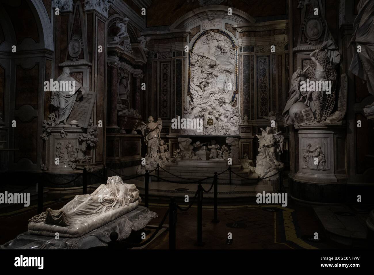 Napoli, Italia. 11 Giugno 2020. NAPOLI - 11 GIUGNO - Vista generale della Cappella Sansevero, al Museo della Cappella Sansevero, nella giornata di apertura del Museo, 11 giugno 2020, dopo il blocco Nazionale per contenere l'epidemia di Covid-19. Molte aziende italiane sono state autorizzate a riaprire dopo più di due mesi di chiusura nazionale, per fermare la diffusione del Covid-19, in quanto anche questi musei e siti culturali riaprono al pubblico con le distanze sociali e le norme igieniche dettate dal governo. Credit: Manuel Dorati/ZUMA Wire/Alamy Live News Foto Stock