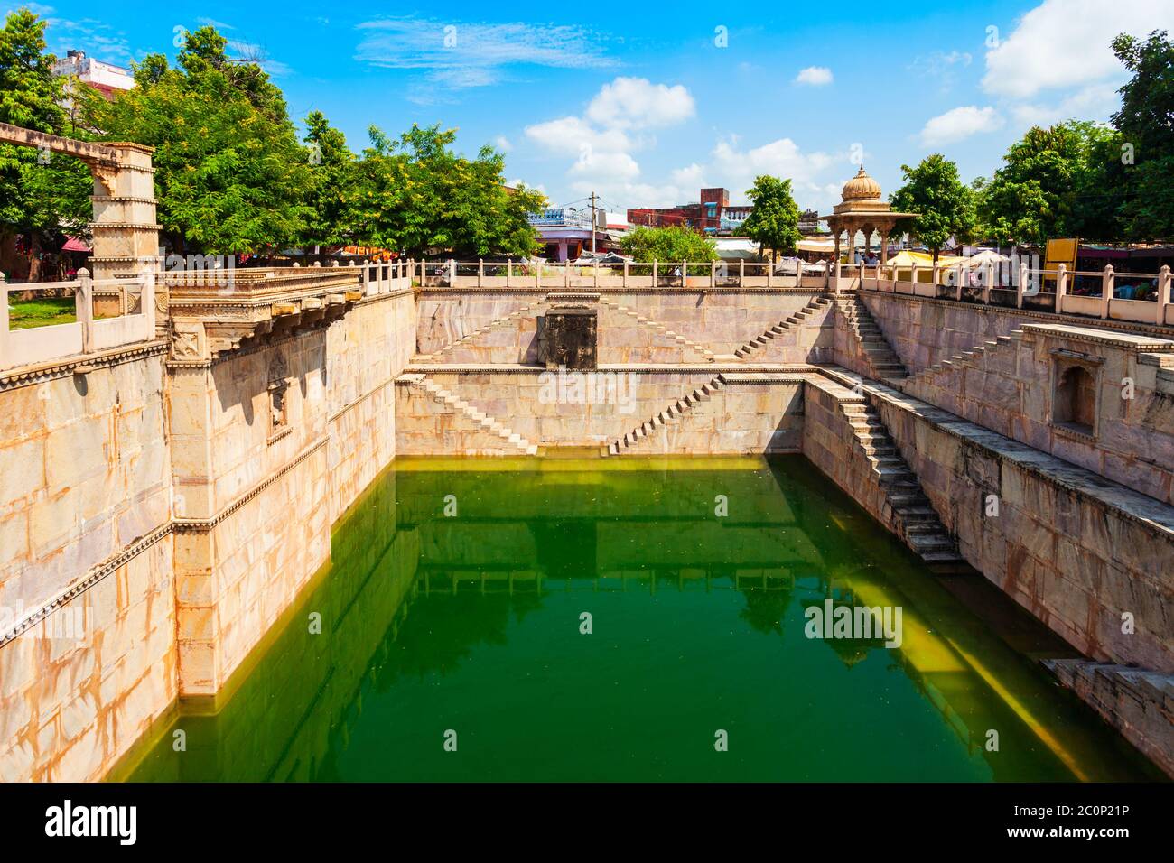 Antico steppwell nella città di Bundi nello stato del Rajasthan in India Foto Stock