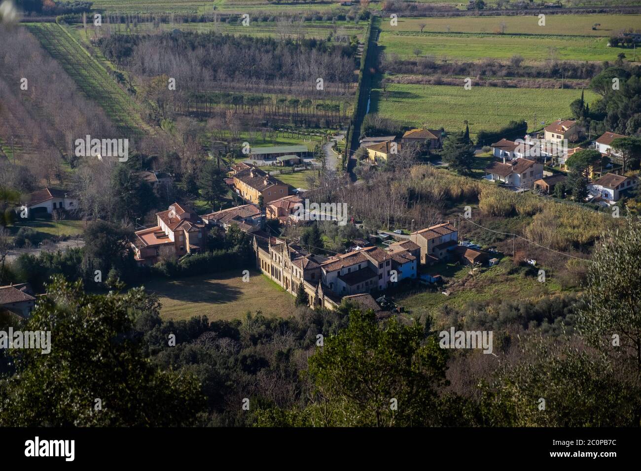 Veduta aerea della Bigattiera di villa Roncioni, situata a Pugnano, nel comune di San Giuliano Terme (PI), un edificio destinato ad ospitare una sil Foto Stock