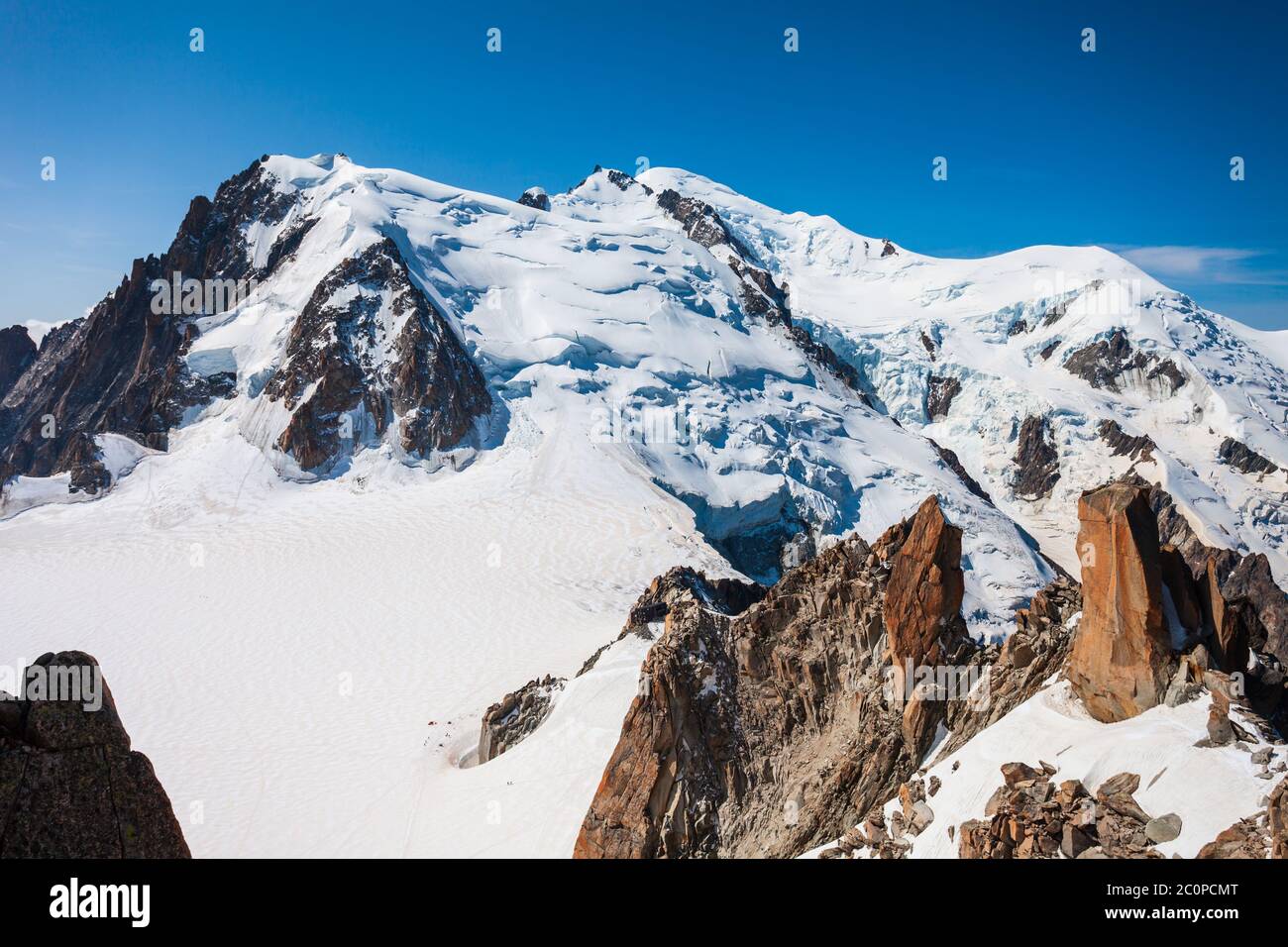 Mont Blanc o sul Monte Bianco Significato Montagna Bianca è la montagna più alta delle Alpi e in Europa, che si trova tra la Francia e l'Italia Foto Stock