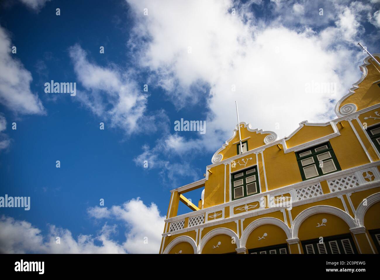 Edifici gialli a Curacao Foto Stock