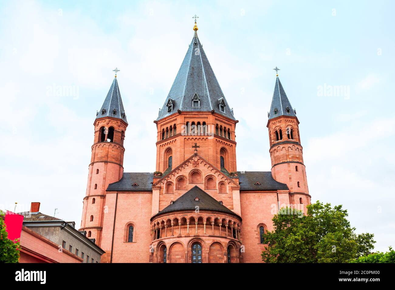La Cattedrale di Magonza si trova nella piazza del mercato della città di Magonza in Germania Foto Stock
