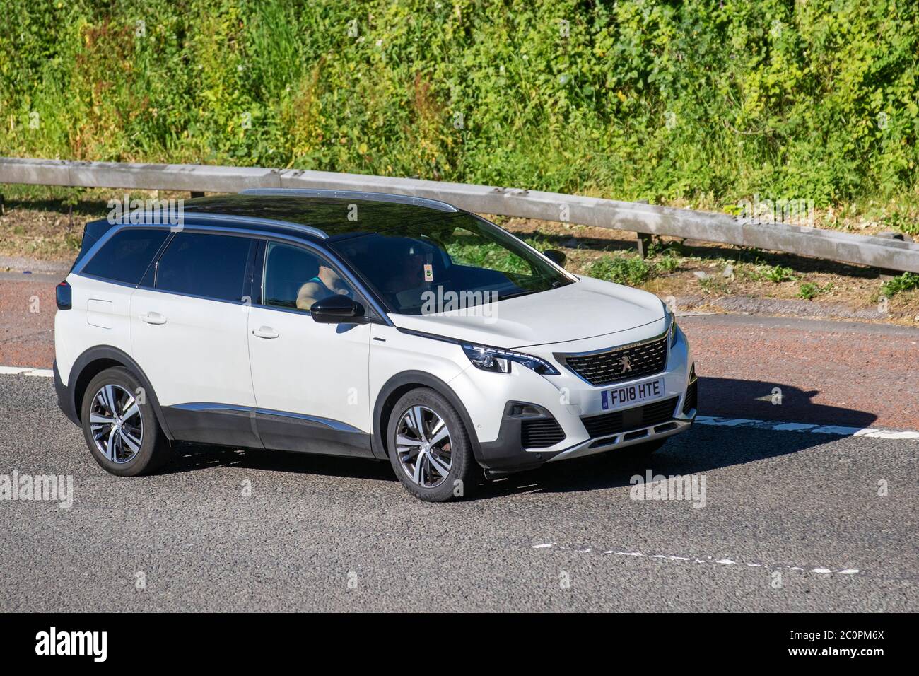 2018 Peugeot 5008 GT Line S/S; veicoli veicolari, veicoli stradali, motori, motori sull'autostrada M6 Foto Stock