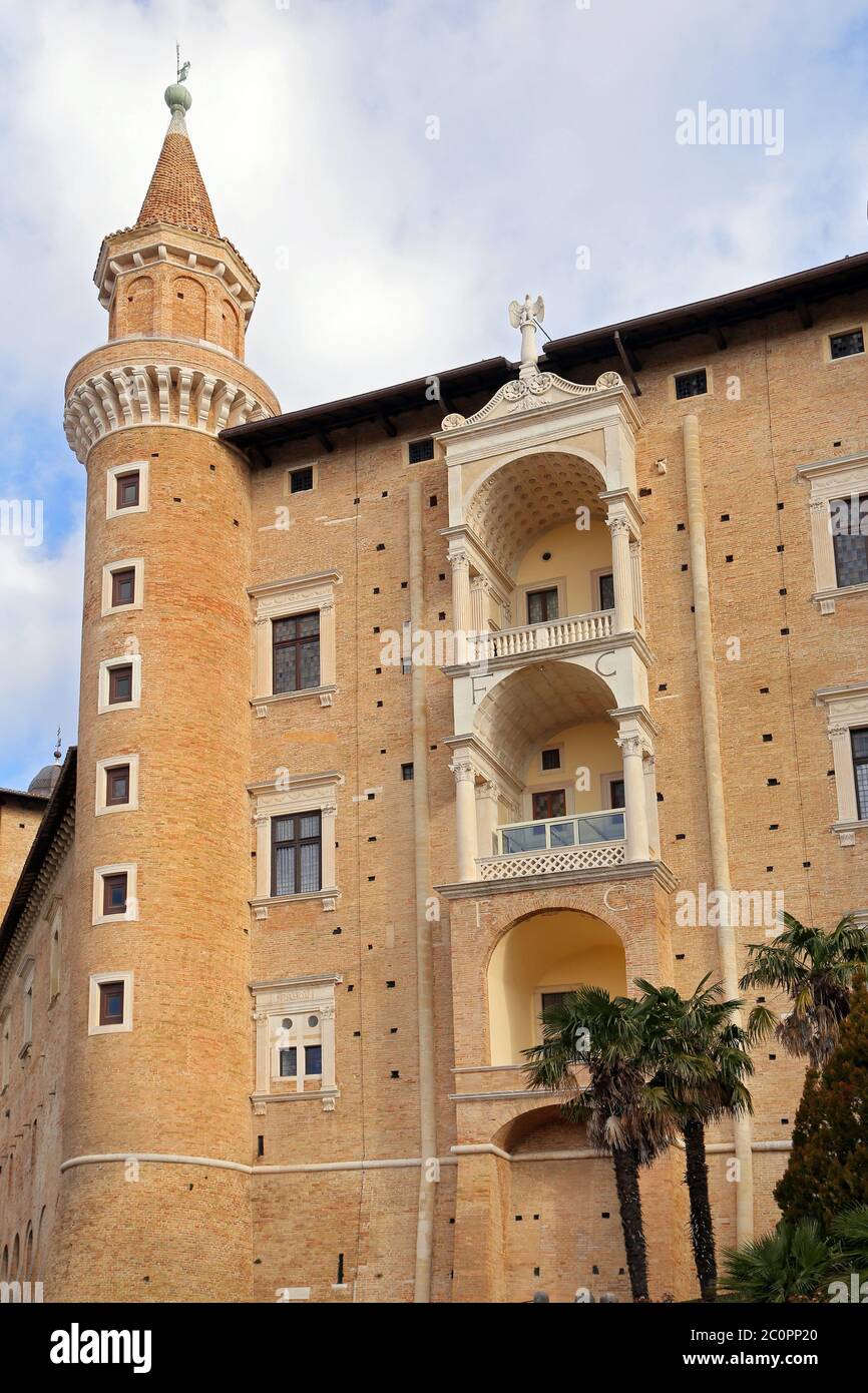 URBINO, ITALIA - 3 GENNAIO 2019. Palazzo Ducale, oggi museo, a Urbino. Regione Marche, Italia Foto Stock