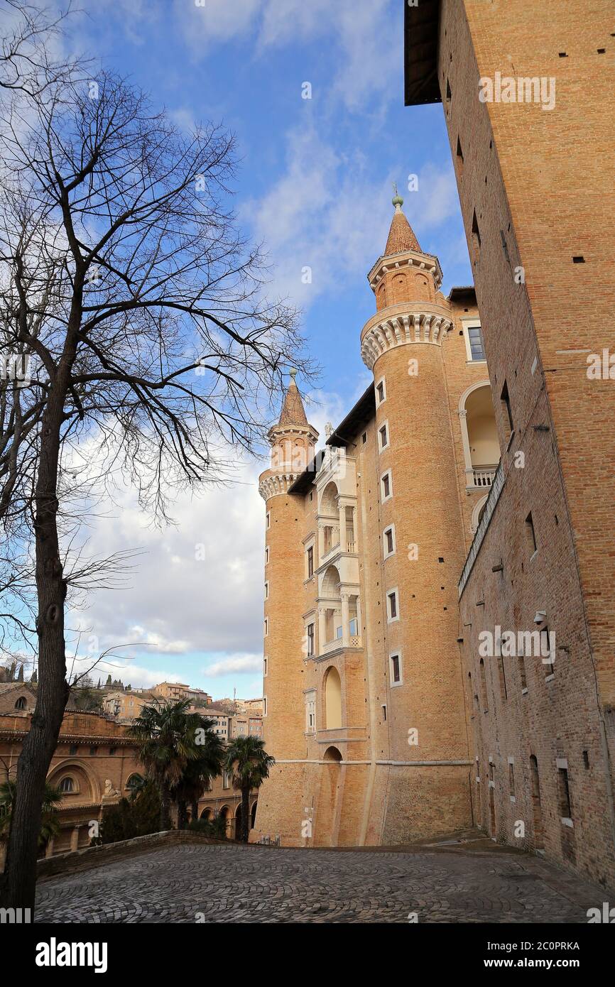 URBINO, ITALIA - 3 GENNAIO 2019. Palazzo Ducale, oggi museo, a Urbino. Regione Marche, Italia Foto Stock