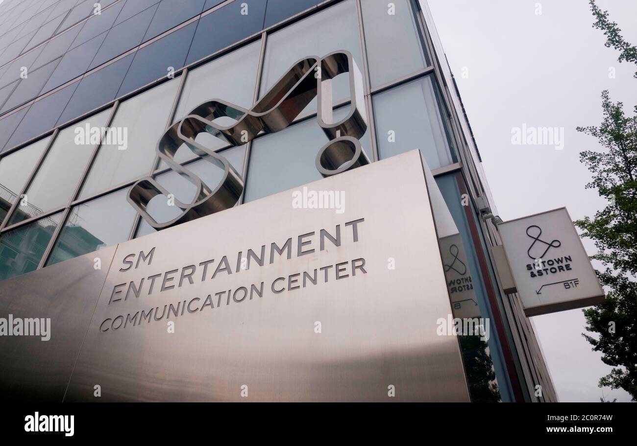 SM Entertainment, 12 giugno 2020 : la sede di SM Entertainment a Cheongdam-dong del distretto di Gangnam a Seoul, Corea del Sud. SM Entertainment, la più grande etichetta K-pop della Corea del Sud, è stata fondata dall'ex cantante Lee Soo-Man nel 1995 ed è sede di importanti artisti K-pop. Credit: Lee Jae-Won/AFLO/Alamy Live News Foto Stock