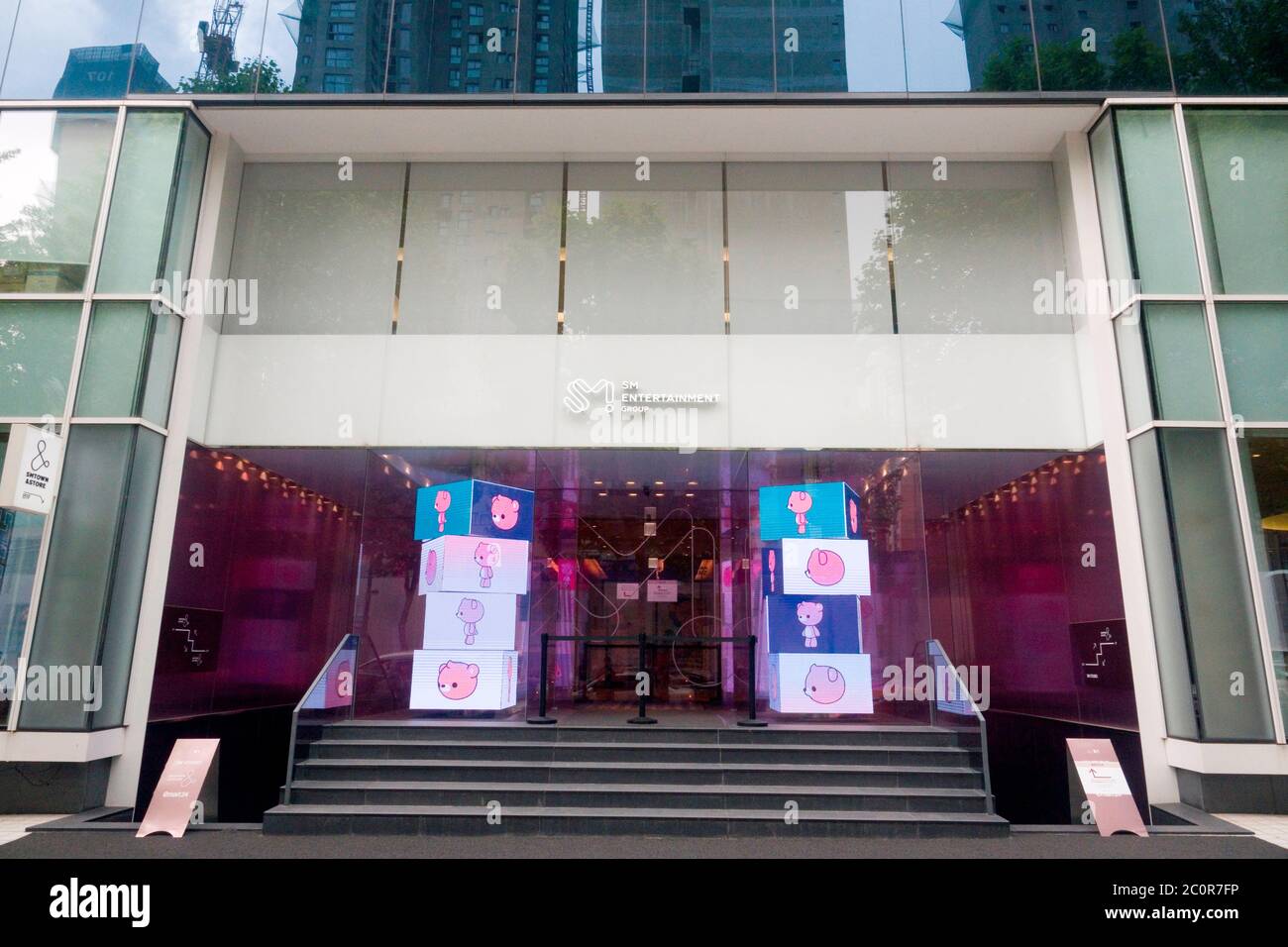 SM Entertainment, 12 giugno 2020 : la sede di SM Entertainment a Cheongdam-dong del distretto di Gangnam a Seoul, Corea del Sud. SM Entertainment, la più grande etichetta K-pop della Corea del Sud, è stata fondata dall'ex cantante Lee Soo-Man nel 1995 ed è sede di importanti artisti K-pop. Credit: Lee Jae-Won/AFLO/Alamy Live News Foto Stock