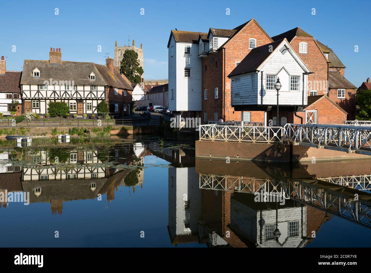 Abbey Mill e Tewkesbury Abbey sul fiume Avon, Tewkesbury, Gloucestershire, England, Regno Unito, Europa Foto Stock