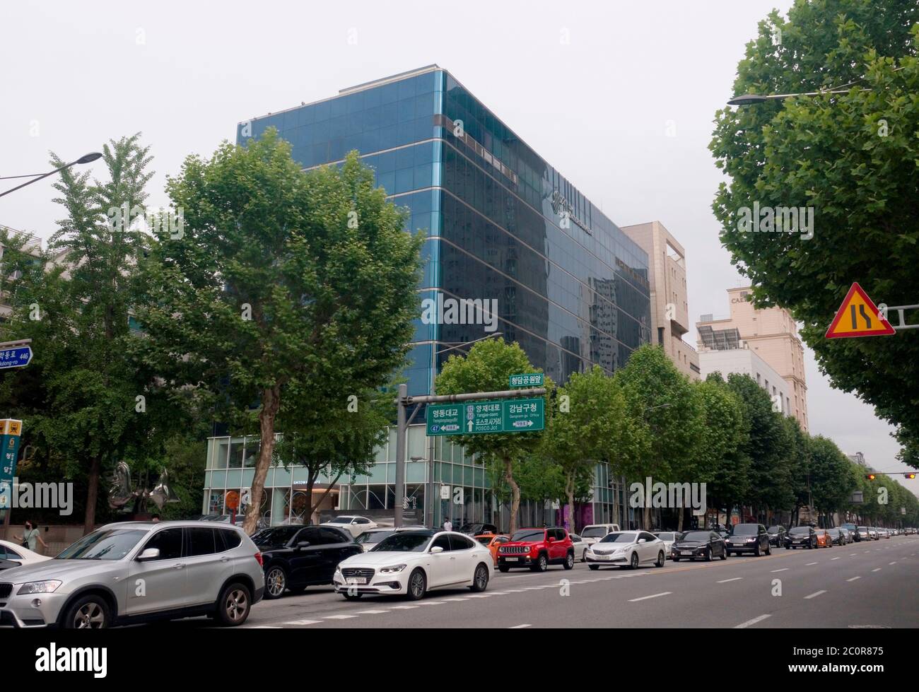 SM Entertainment, 12 giugno 2020 : la sede di SM Entertainment a Cheongdam-dong del distretto di Gangnam a Seoul, Corea del Sud. SM Entertainment, la più grande etichetta K-pop della Corea del Sud, è stata fondata dall'ex cantante Lee Soo-Man nel 1995 ed è sede di importanti artisti K-pop. Credit: Lee Jae-Won/AFLO/Alamy Live News Foto Stock