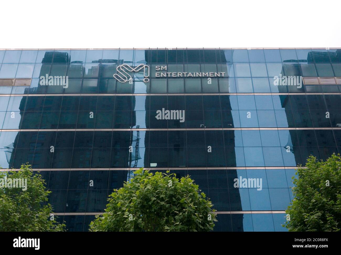 SM Entertainment, 12 giugno 2020 : la sede di SM Entertainment a Cheongdam-dong del distretto di Gangnam a Seoul, Corea del Sud. SM Entertainment, la più grande etichetta K-pop della Corea del Sud, è stata fondata dall'ex cantante Lee Soo-Man nel 1995 ed è sede di importanti artisti K-pop. Credit: Lee Jae-Won/AFLO/Alamy Live News Foto Stock