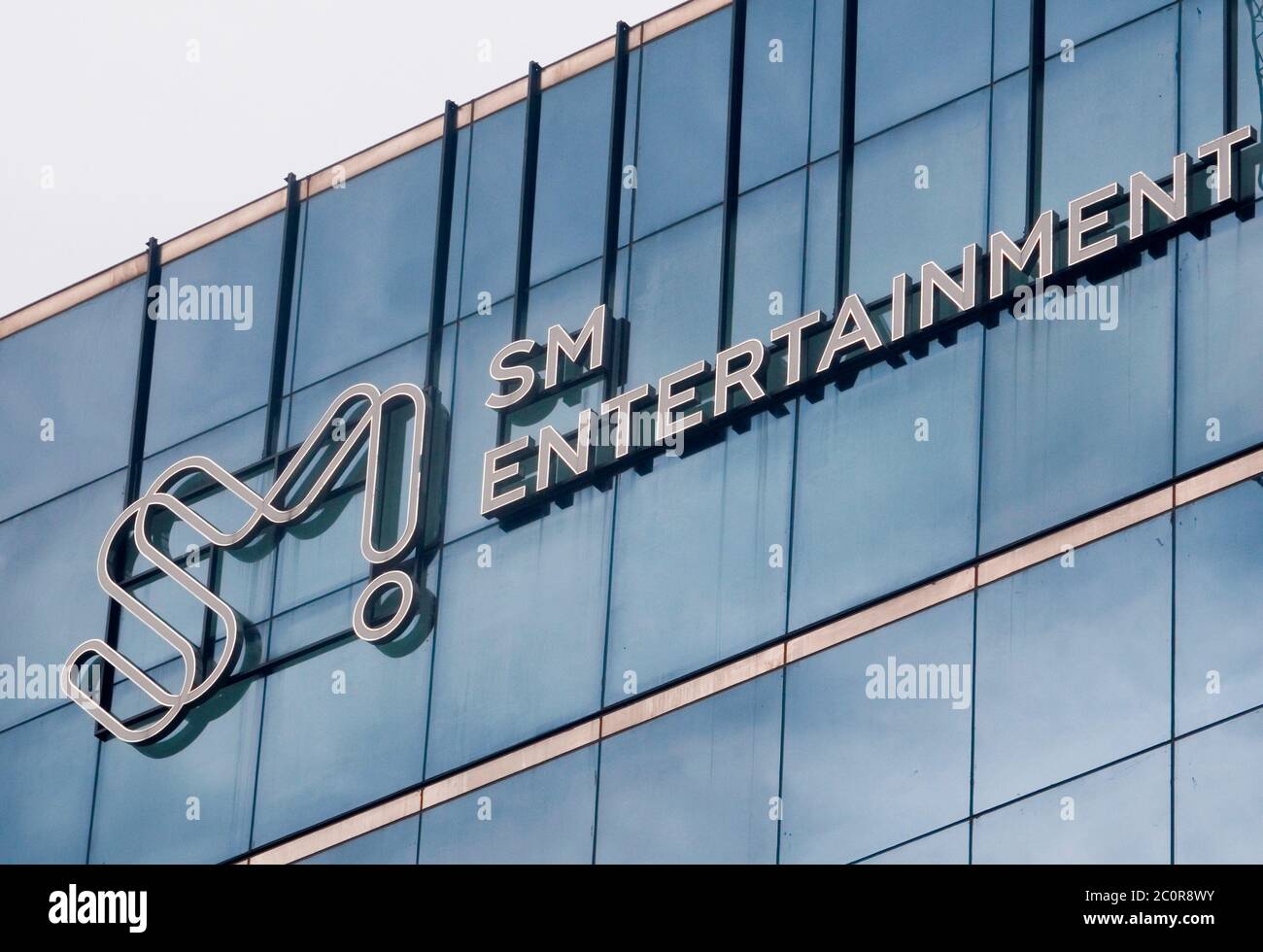 SM Entertainment, 12 giugno 2020 : la sede di SM Entertainment a Cheongdam-dong del distretto di Gangnam a Seoul, Corea del Sud. SM Entertainment, la più grande etichetta K-pop della Corea del Sud, è stata fondata dall'ex cantante Lee Soo-Man nel 1995 ed è sede di importanti artisti K-pop. Credit: Lee Jae-Won/AFLO/Alamy Live News Foto Stock