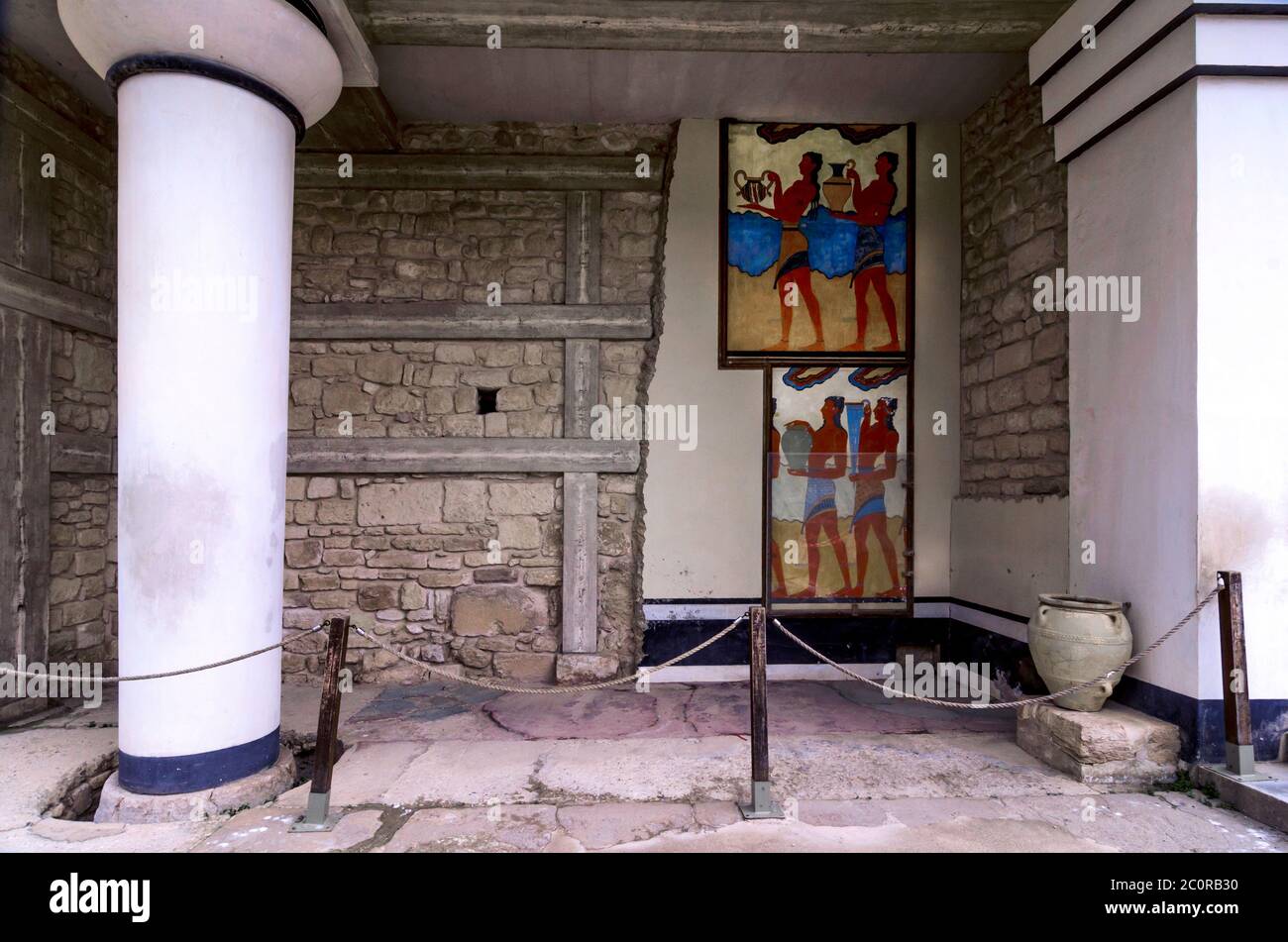 Palazzo di Cnosso, Creta / Grecia. Il Propylaeum Sud presso il sito archeologico di Cnosso con i due affreschi Foto Stock