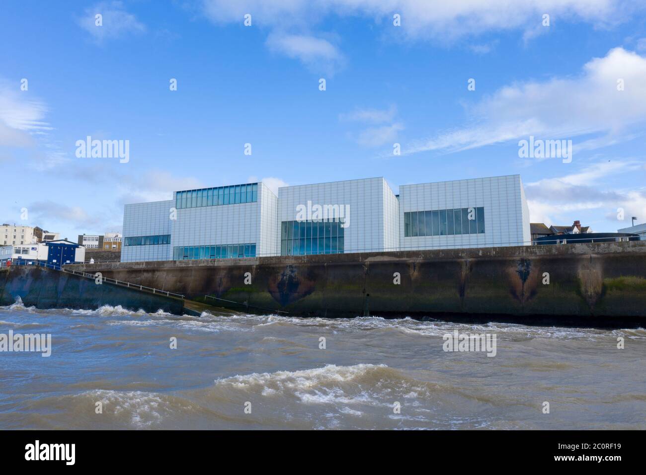 Turner Galleria d'arte contemporanea a Margate dal mare Foto Stock
