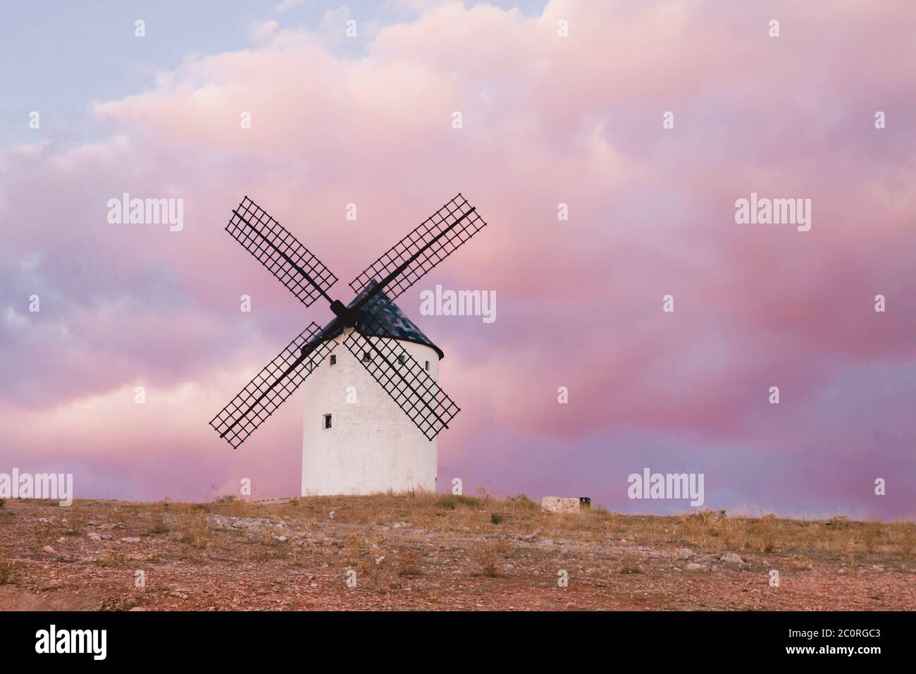 Vecchi mulini a vento a la Mancha, Spagna Foto Stock Vecchi mulini a vento a la Mancha, Spagna Foto Stock