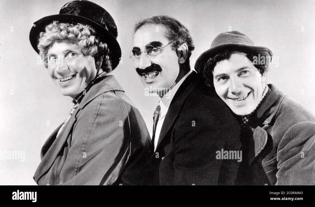 FRATELLI MARX circa 1932. Da sinistra: Harpo, Groucho, Chico Foto Stock