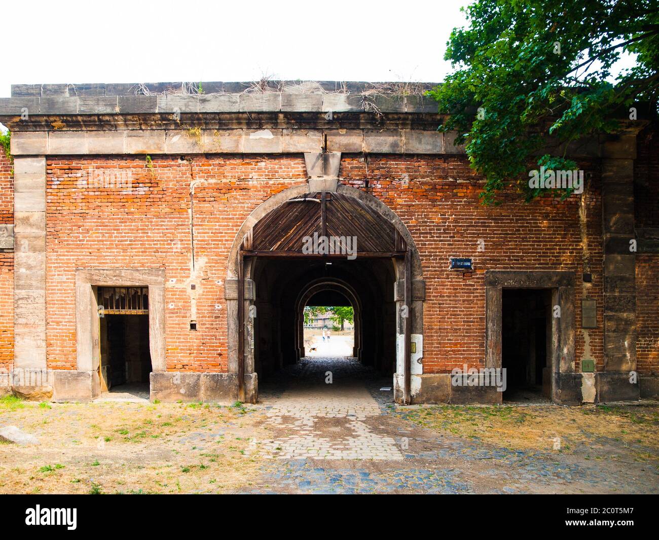 Antica porta di fortificazione a Terezin, Repubblica Ceca. Foto Stock