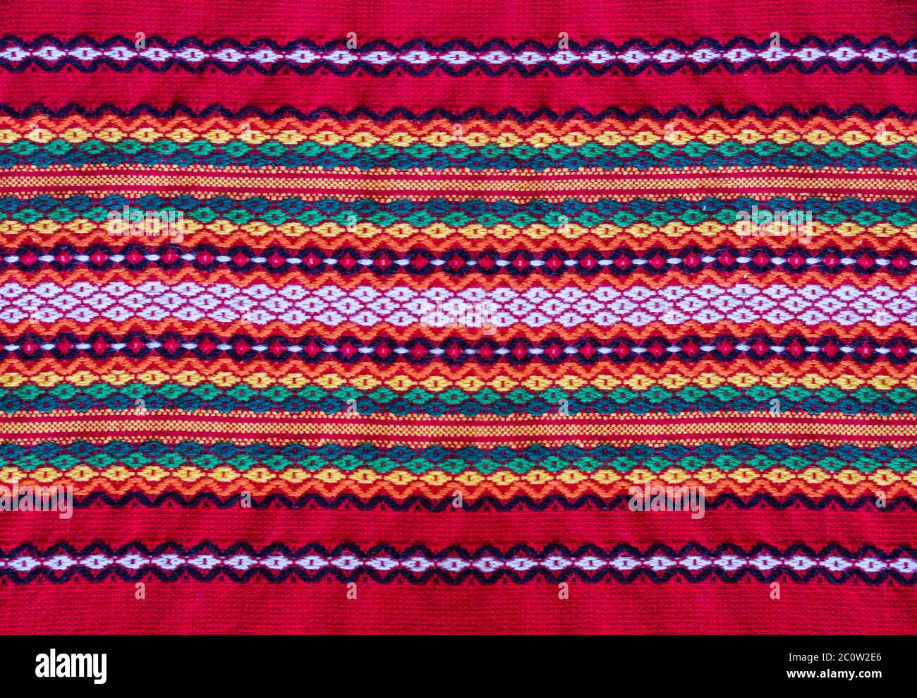 Tovaglia tradizionale bulgara in colori rossi Foto Stock