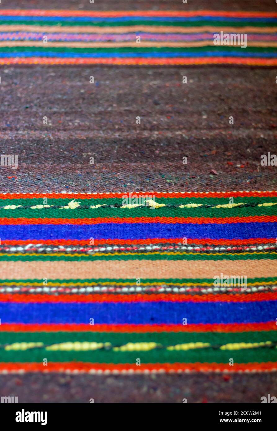 Arte popolare bulgara tradizionale - tessitura dei tappeti, bokeh Foto Stock