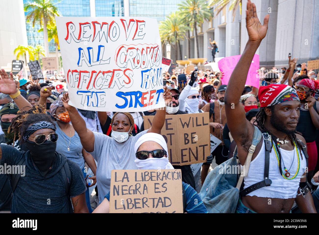 Miami Downtown, FL, USA - 31 MAGGIO 2020: La vita nera conta. Molti americani sono andati a proteste pacifiche negli Stati Uniti contro la morte di George Floyd: p. Foto Stock