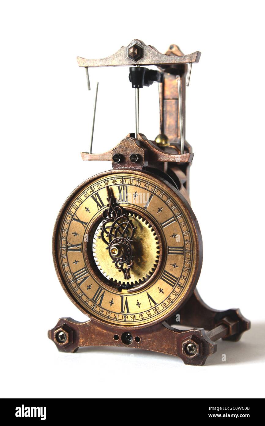 Orologio puntatore a ruota ruota dentata pendolo Componi cifre romane di colore bruno marrone brunette Foto Stock