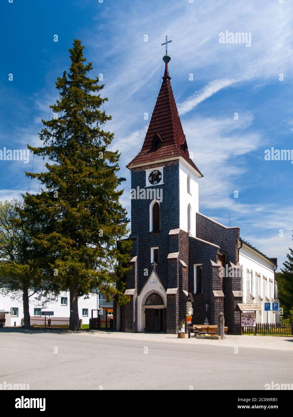 Chiesa di montagna di Santo Stefano nel villaggio di Kvilda, Sumava Montagne, Repubblica Ceca Foto Stock