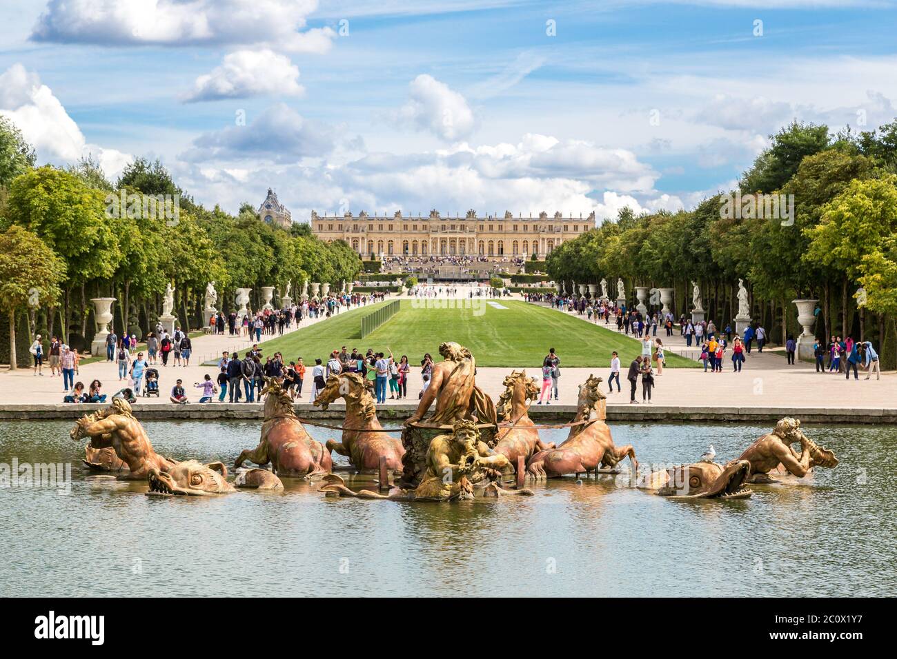Fontana di Apollo nel giardino del Palazzo di Versailles Foto Stock