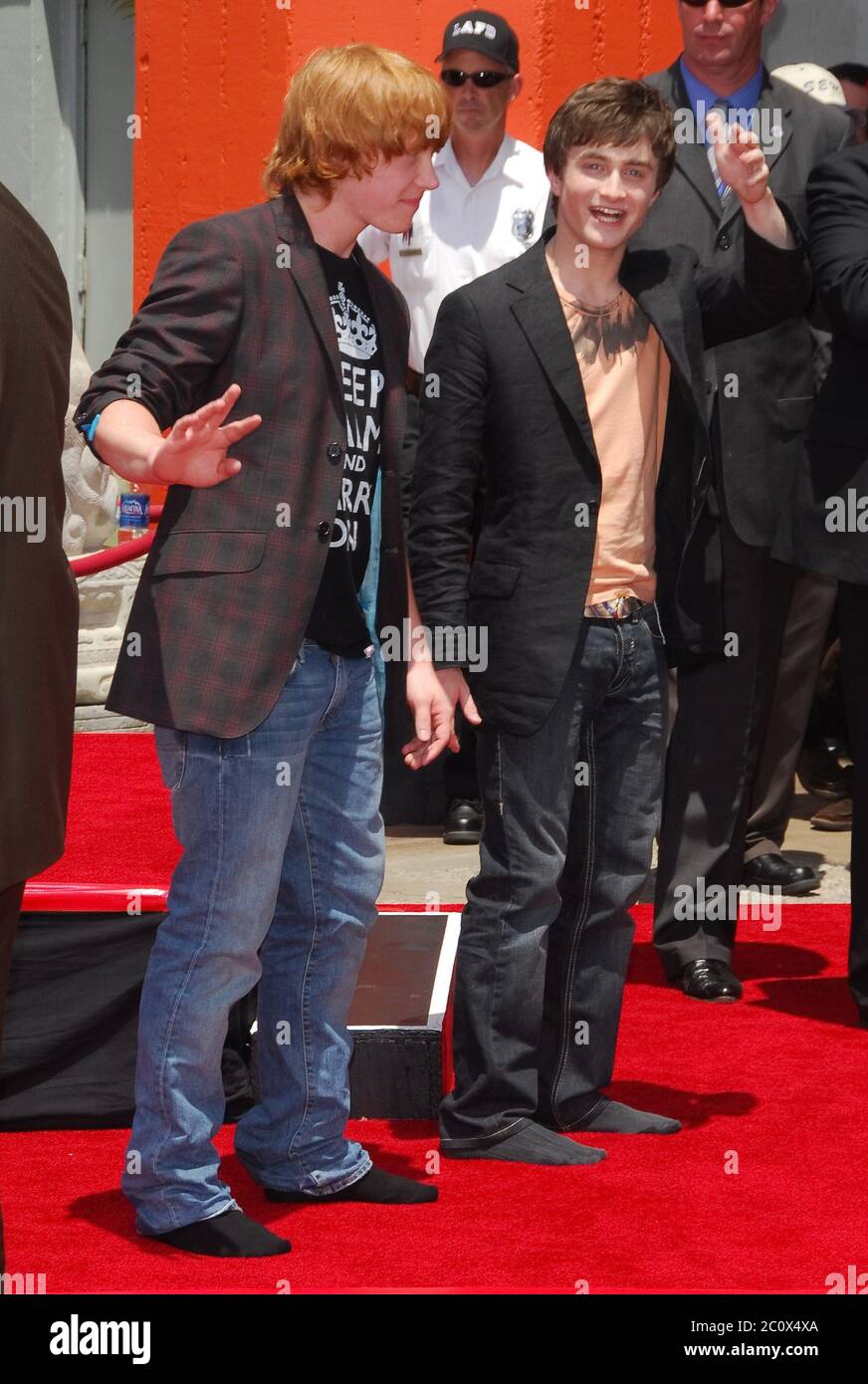 Rupert Grint e Daniel Radcliffe all'Harry Potter e all'Ordine della Fenice - cerimonia della mano, della footprint e della botola tenutasi al Mann Grauman's Chinese Theatre di Hollywood, CA. L'evento si è svolto lunedì 9 luglio 2007. Photo by: SBM / PictureLux - file Reference N. 34006-7133SBMPLX Foto Stock