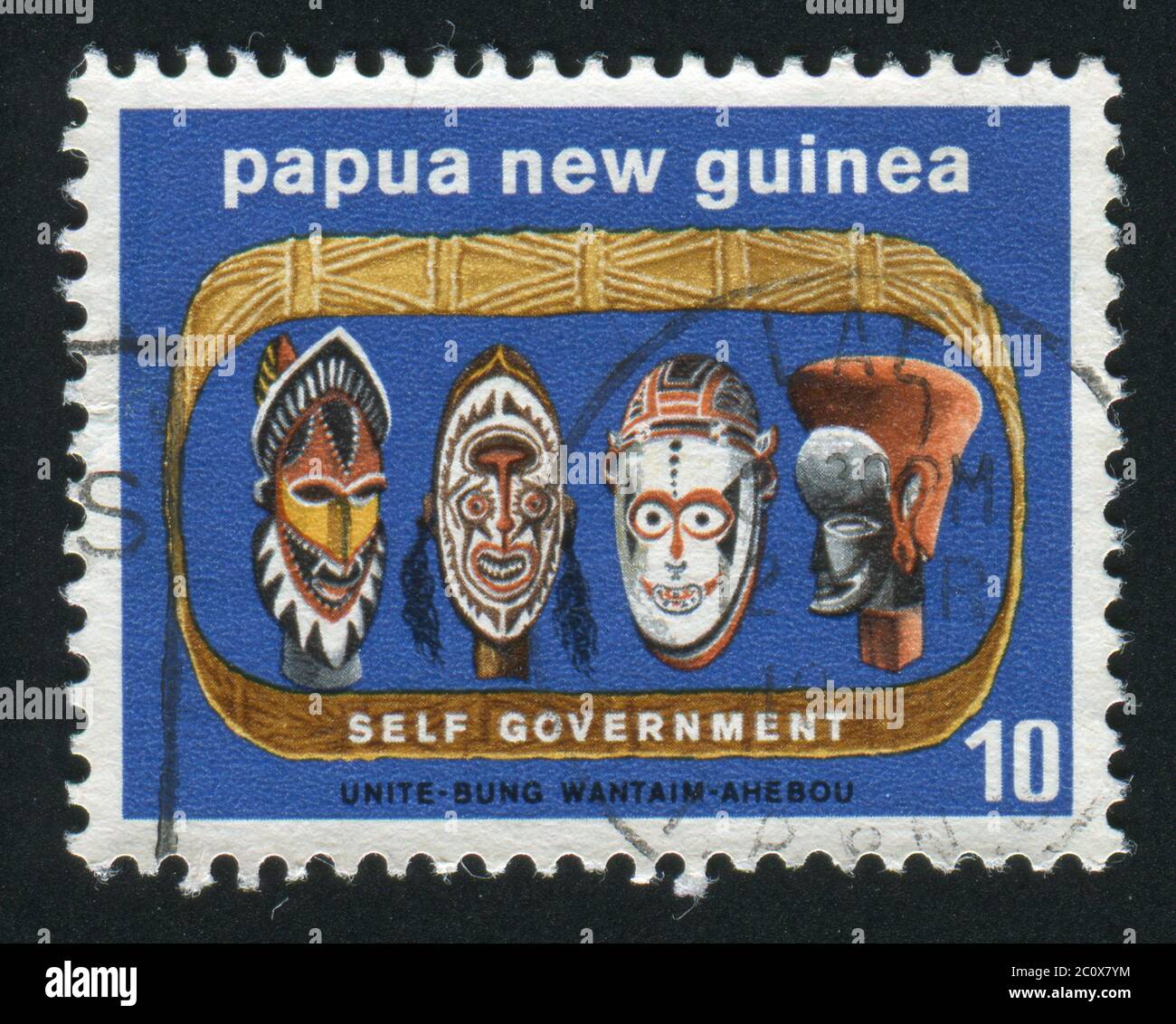 PAPUA NUOVA GUINEA - CIRCA 1973: Autogoverno. Maschere, circa 1973. Foto Stock