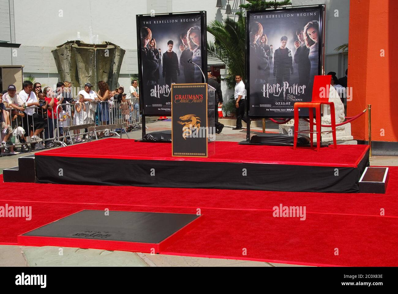 Atmosfera all'Harry Potter e all'Ordine della Fenice - cerimonia della mano, della footprint e della botola tenutasi al Mann Grauman's Chinese Theatre di Hollywood, CA. L'evento si è svolto lunedì 9 luglio 2007. Photo by: SBM / PictureLux - file Reference N. 34006-6727SBMPLX Foto Stock