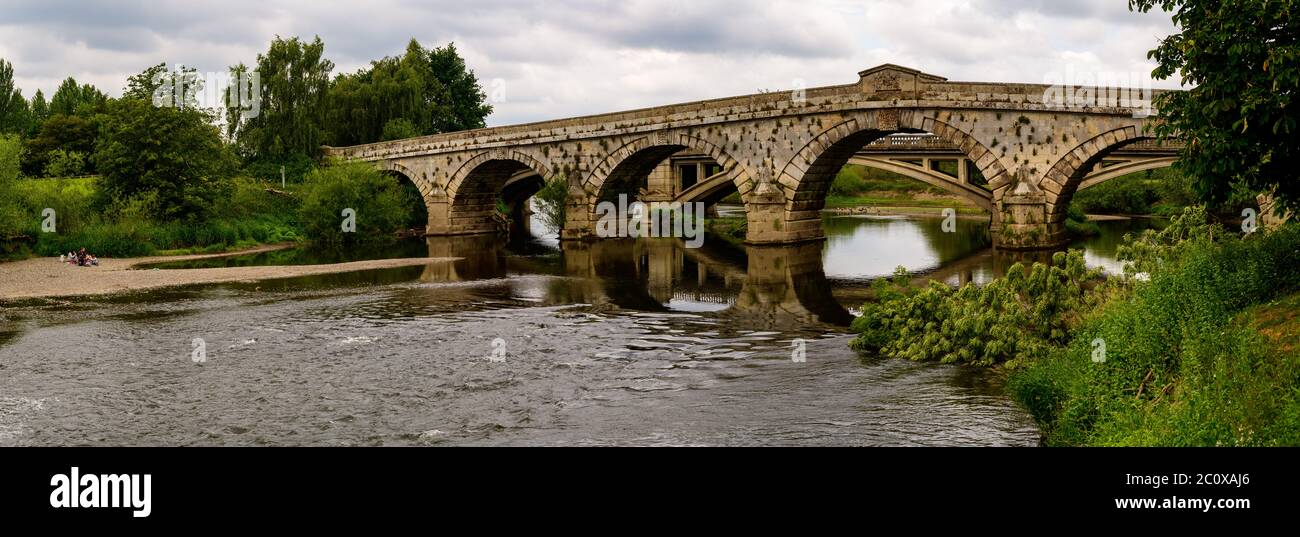 Estate sulle rive del fiume Severn a Shrewsbury, Shropshire Foto Stock