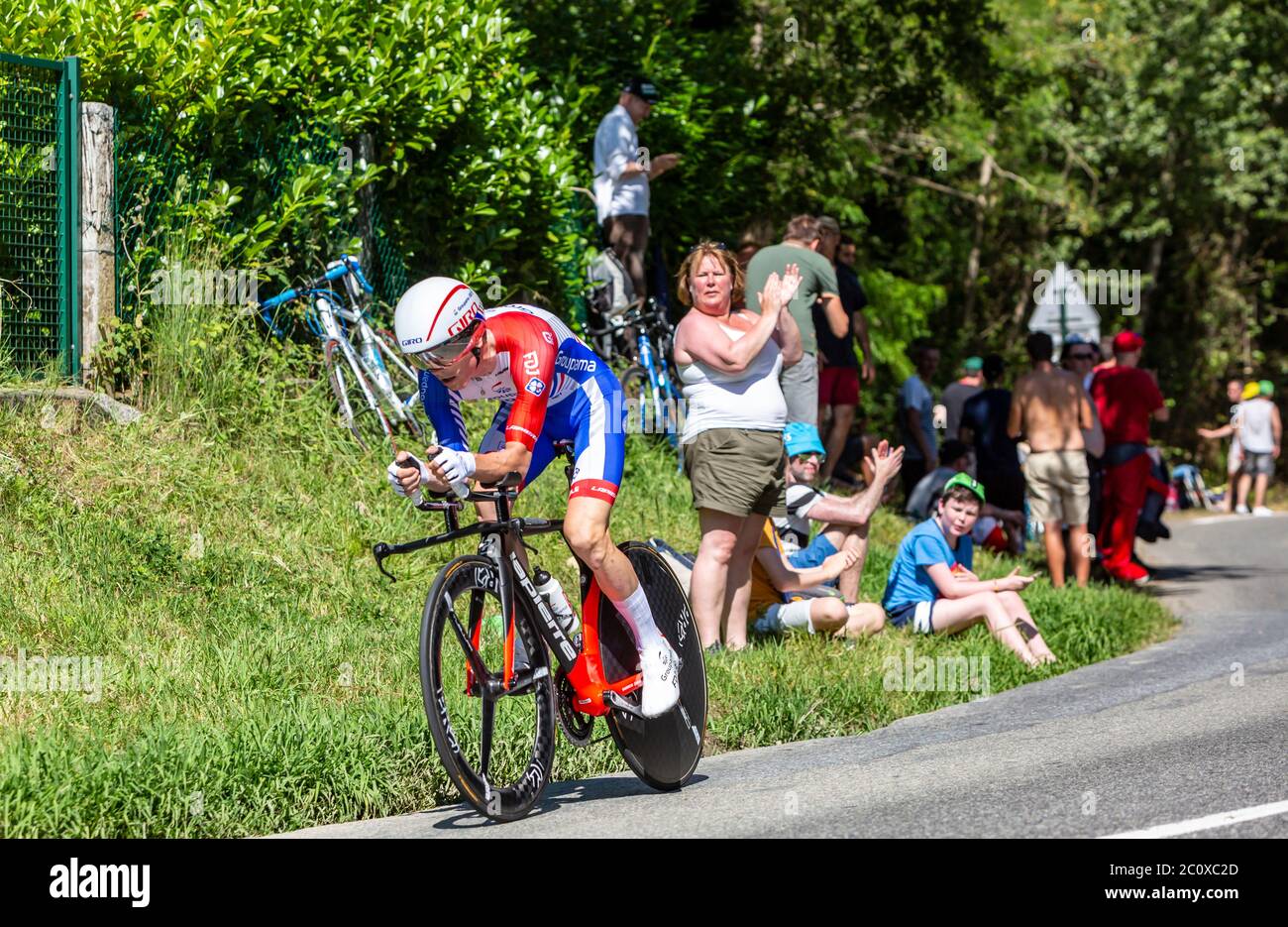 Bosdarros, Francia - 19 luglio 2019: Il ciclista francese David Gaudu del Team Groupama FDJ che corre durante la tappa 13, prova individuale, di le Tour de Fr Foto Stock