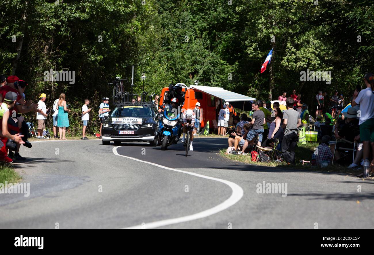 Bosdarros, Francia - 19 luglio 2019: Il ciclista australiano Richie Porte del Team Trek-Segafredo in sella alla tappa 13, prova individuale, di le Tou Foto Stock