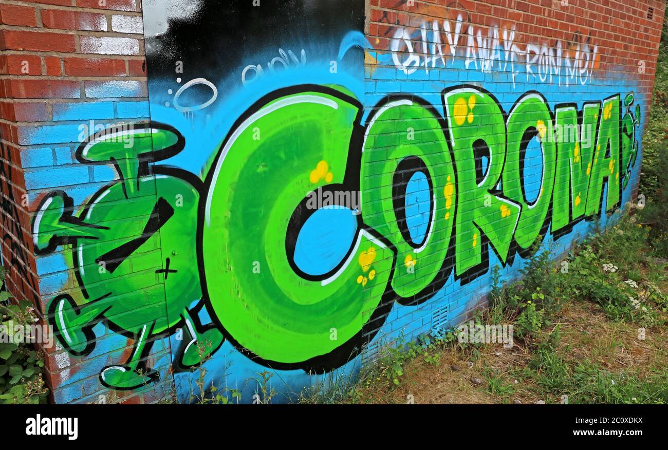 Corona Virus Stay Away From Me, vernice spray art, per Covid-19 pandemic 2020 blocco, infezioni, morti, Warrington, Cheshire, Inghilterra, Regno Unito Foto Stock