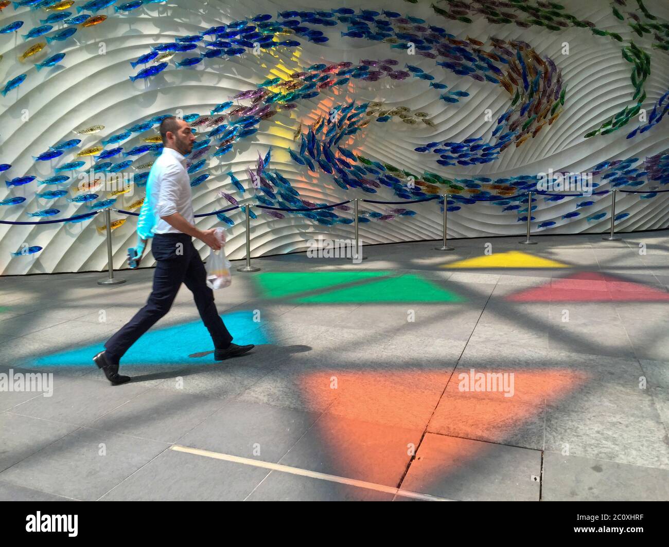 Uomini d'affari nell'area del centro. Singapore Foto Stock
