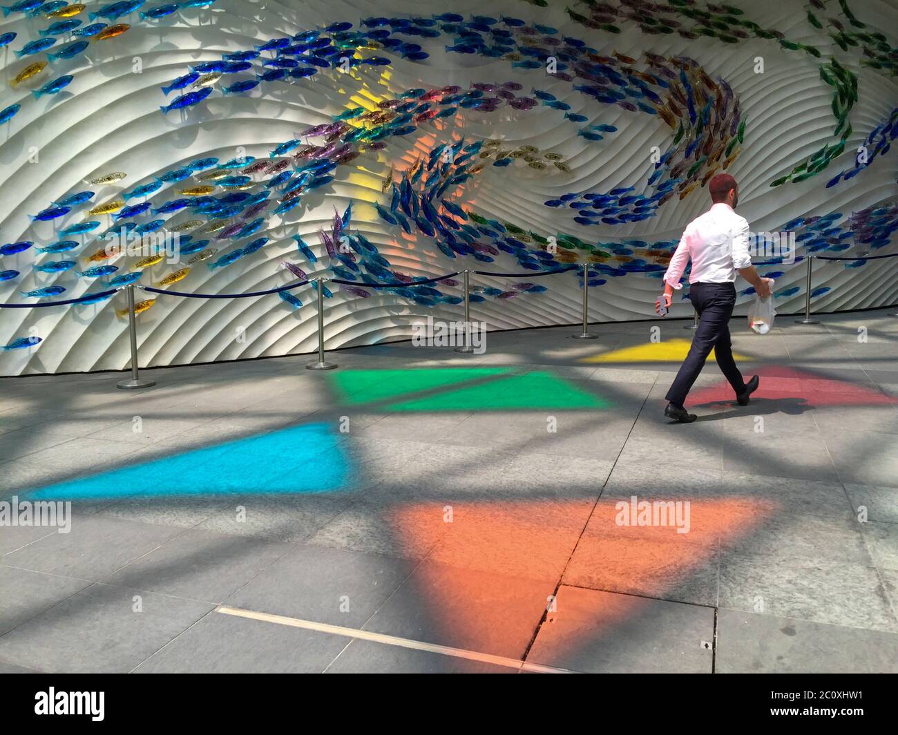 Uomini d'affari nell'area del centro. Singapore Foto Stock