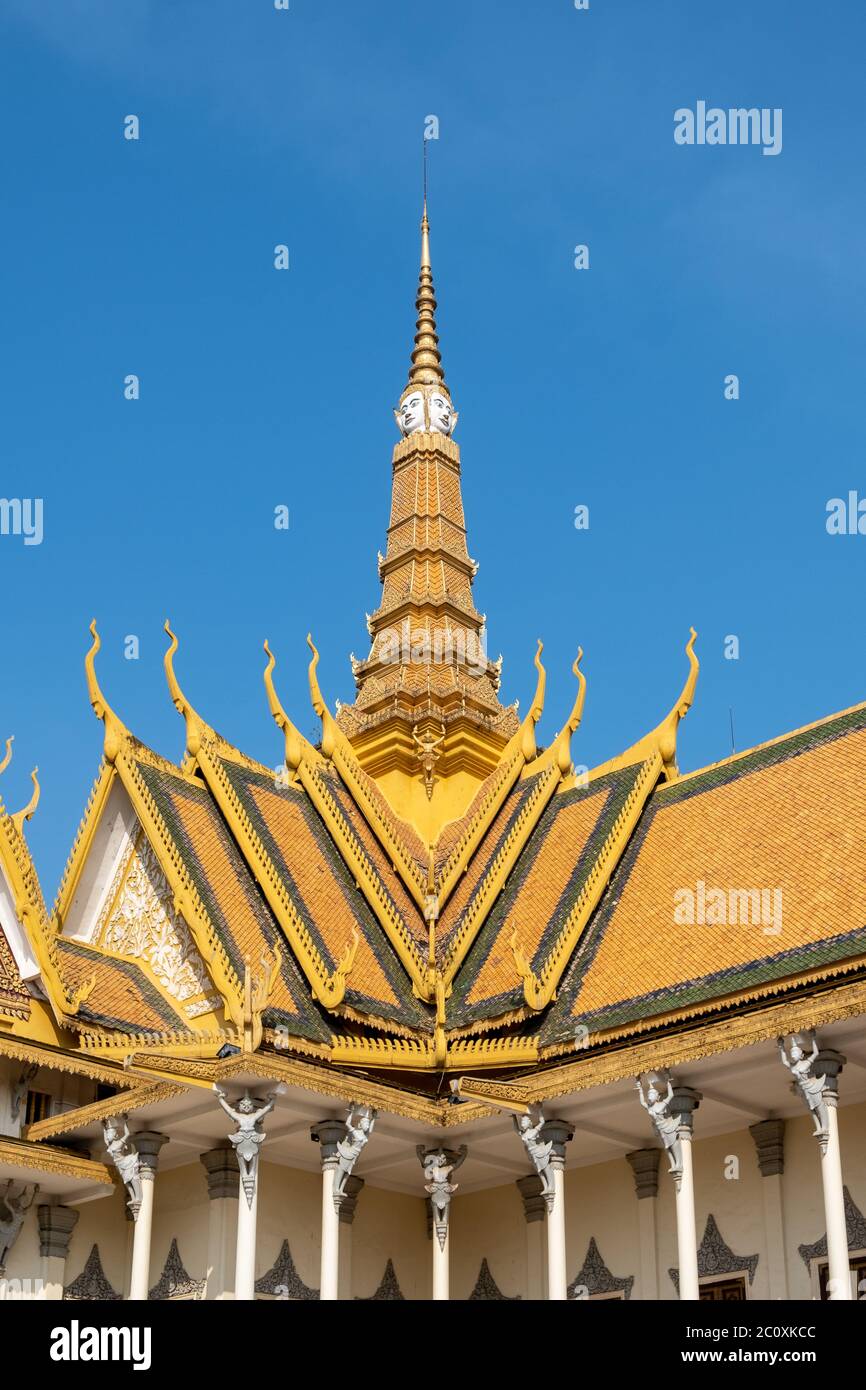 Dettaglio del tetto della Sala del Trono, Palazzo reale, Phnom Penh, Cambogia Foto Stock