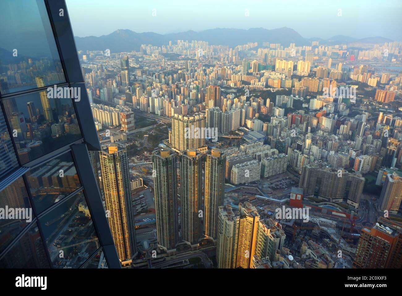 Hong Kong vista dal centesimo piano di un grattacielo Foto Stock