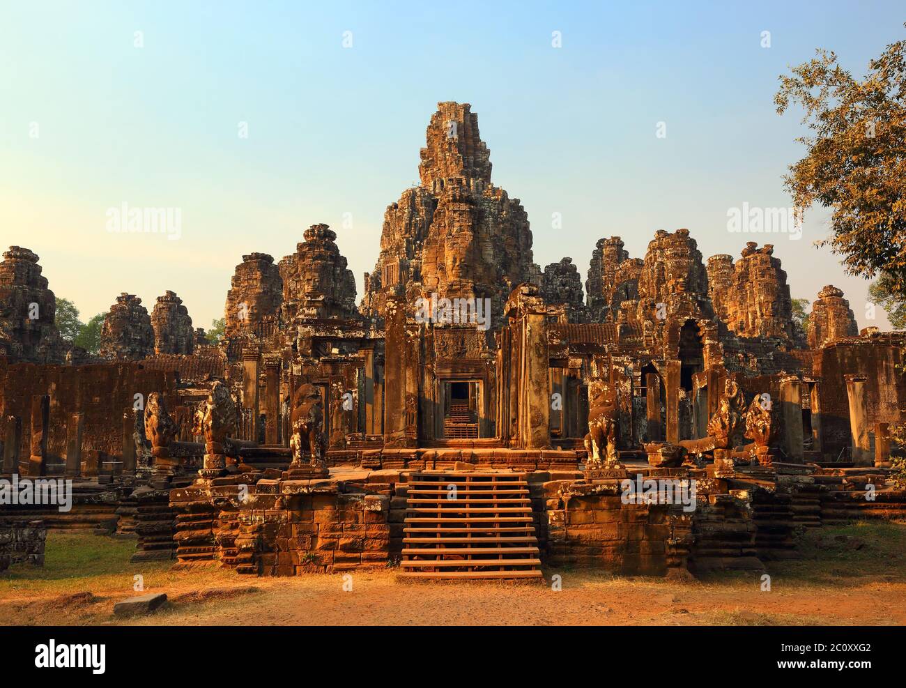 Tempio Bayon al tramonto in Cambogia Foto Stock