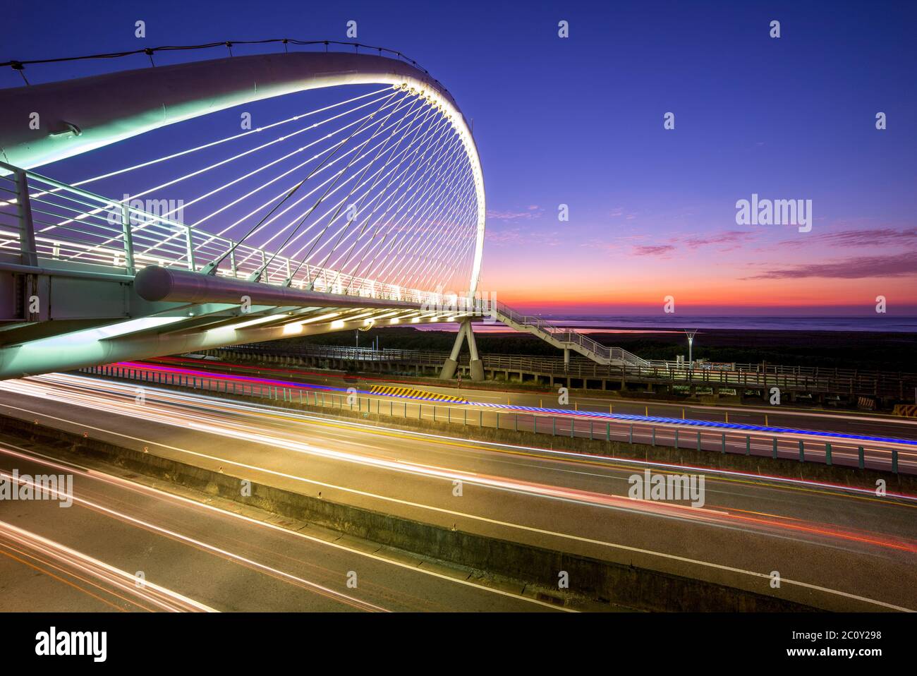 scena notturna di arpa ponte a hsinchu, taiwan Foto Stock