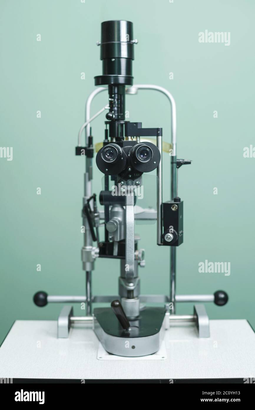Medical all'ottico optometrista le attrezzature utilizzate per gli esami oculistici Foto Stock