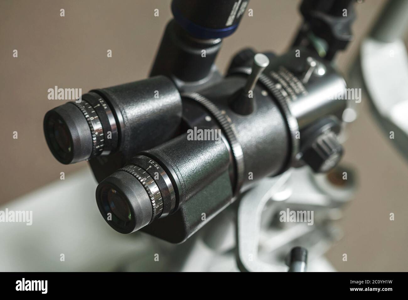 Medical all'ottico optometrista le attrezzature utilizzate per gli esami oculistici Foto Stock