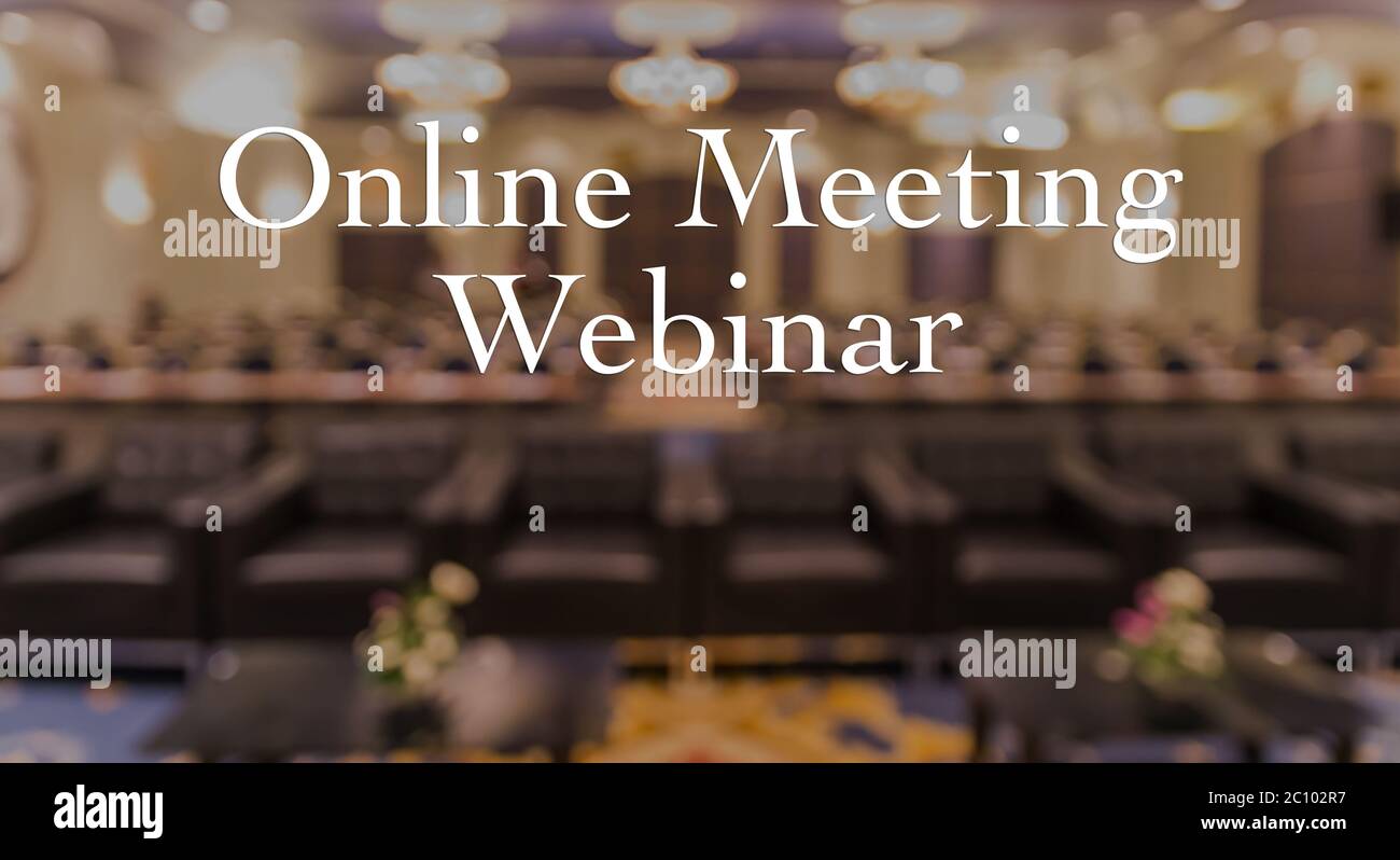 Webinar on line Meeting testo su sfocatura foto di sala conferenze o sala seminari senza partecipanti, offline è finita, trasmissione online e TV p Foto Stock