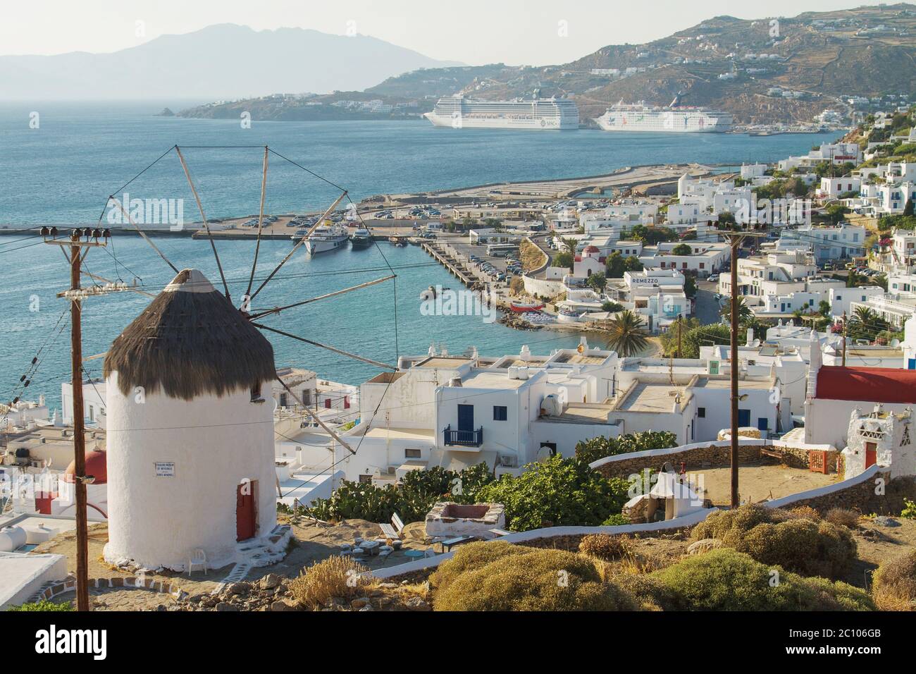 Vista sull'isola mediterranea di Mykonos Grecia Foto Stock
