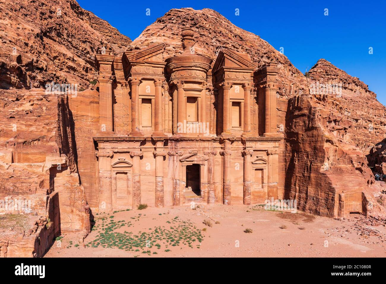 Petra, Giordania. El Deir (il Monastero) a Petra, la capitale dell'antico regno Nabateo. Foto Stock