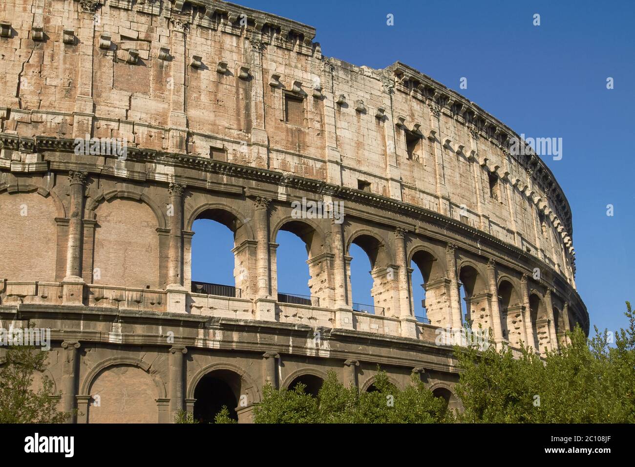 Vista esterna del Colosseo di Roma in Italia Foto Stock
