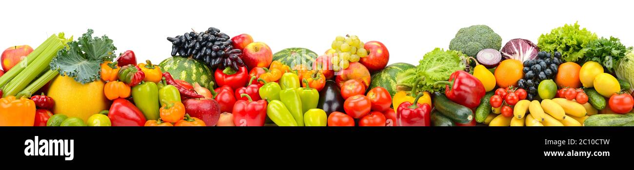 Panorama variopinti frutti freschi e verdure isolate su sfondo bianco. Foto Stock