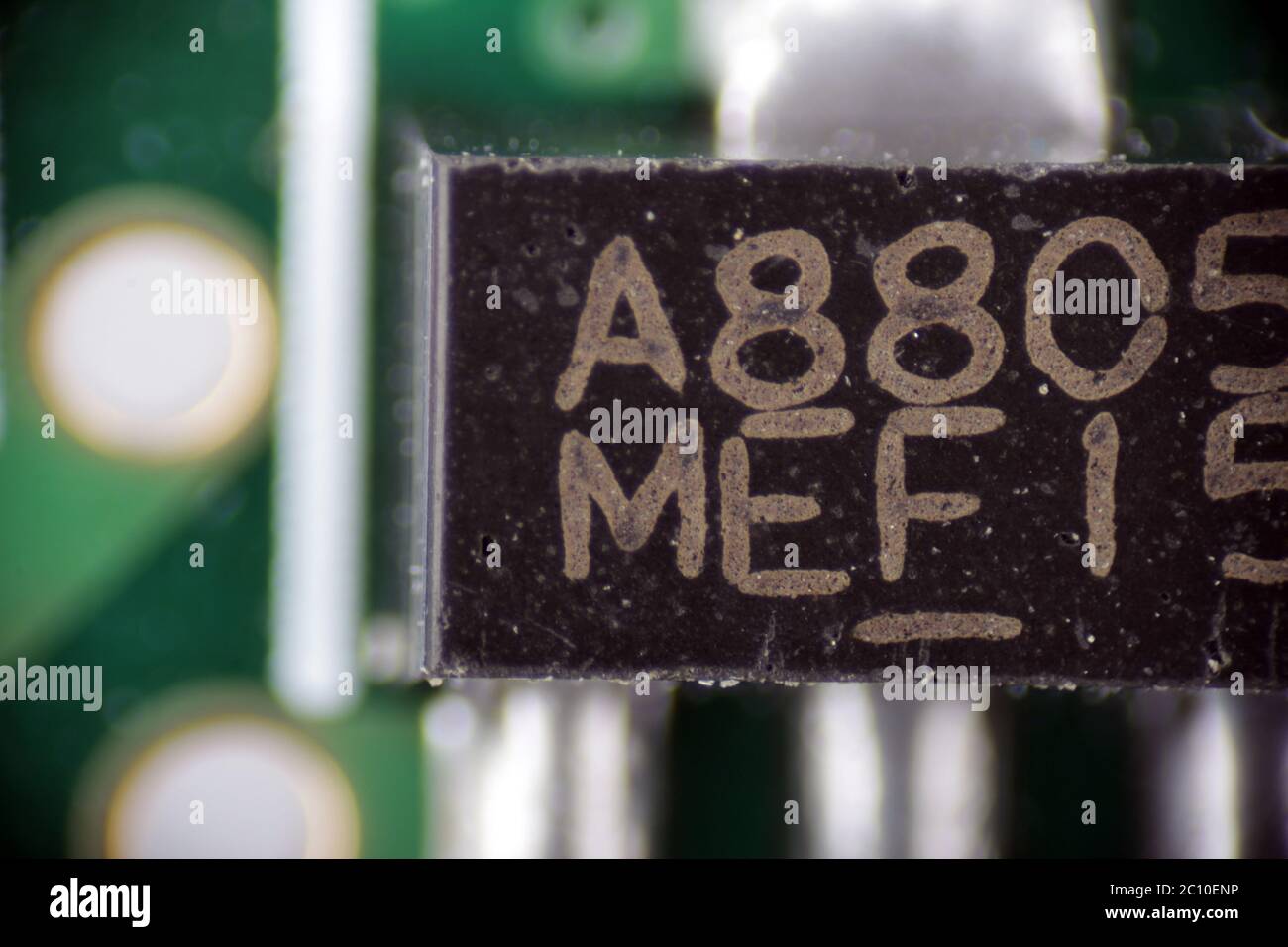 macro foto di un componente elettronico sulla scheda a circuito stampato Foto Stock