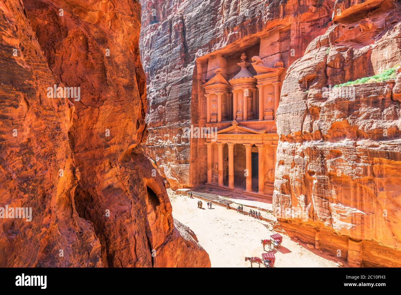 Petra, Giordania. Al-Khazneh (il Tesoro) a Petra, la capitale dell'antico regno Nabateo. Foto Stock