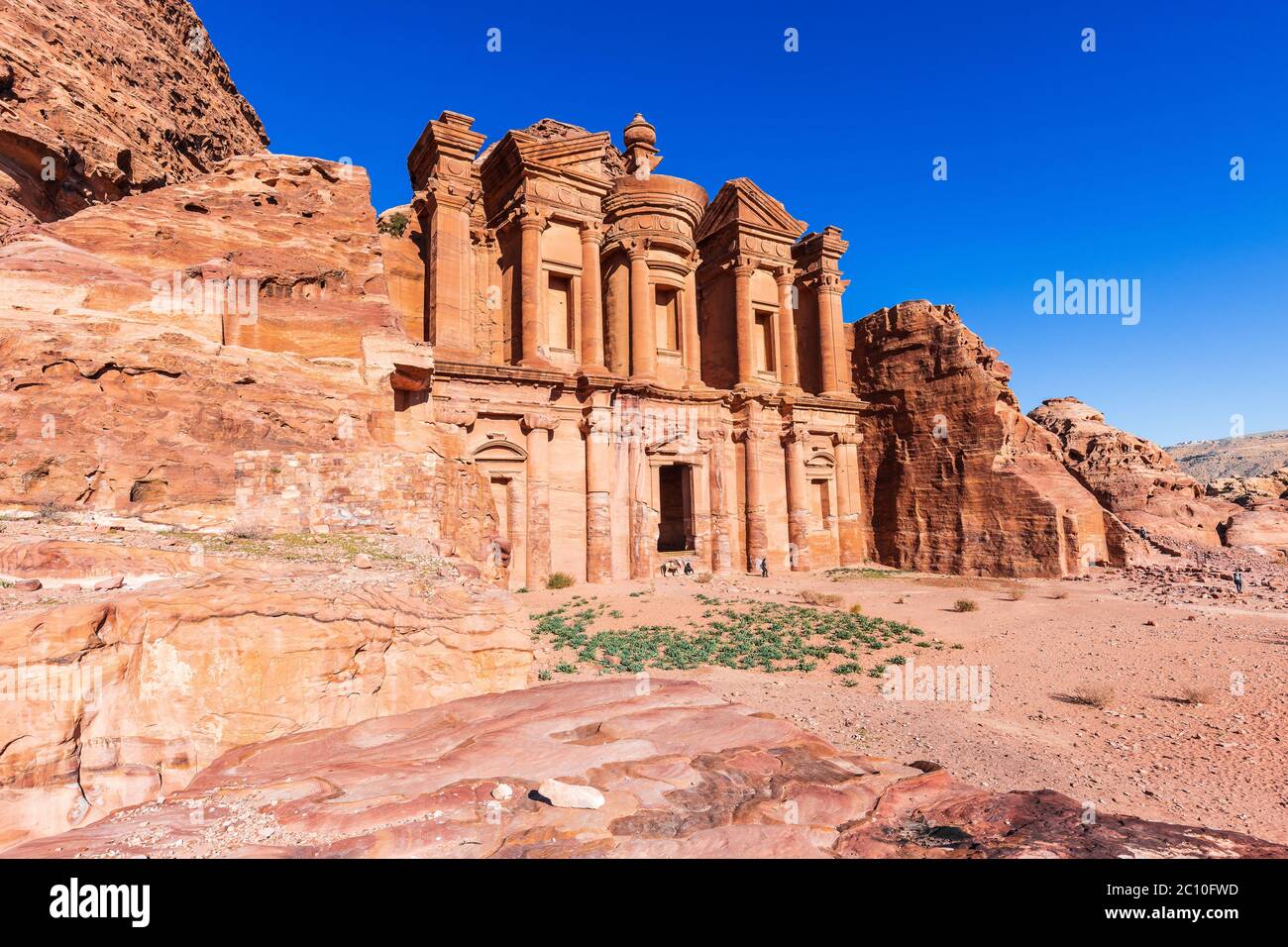 Petra, Giordania. Al-Khazneh (il Tesoro) a Petra, la capitale dell'antico regno Nabateo. Foto Stock